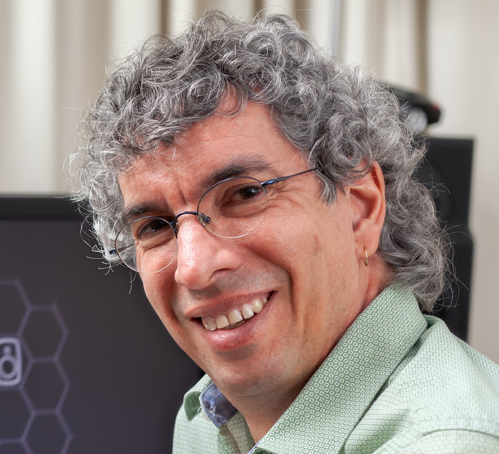 Headshot of Darío Peñaloza