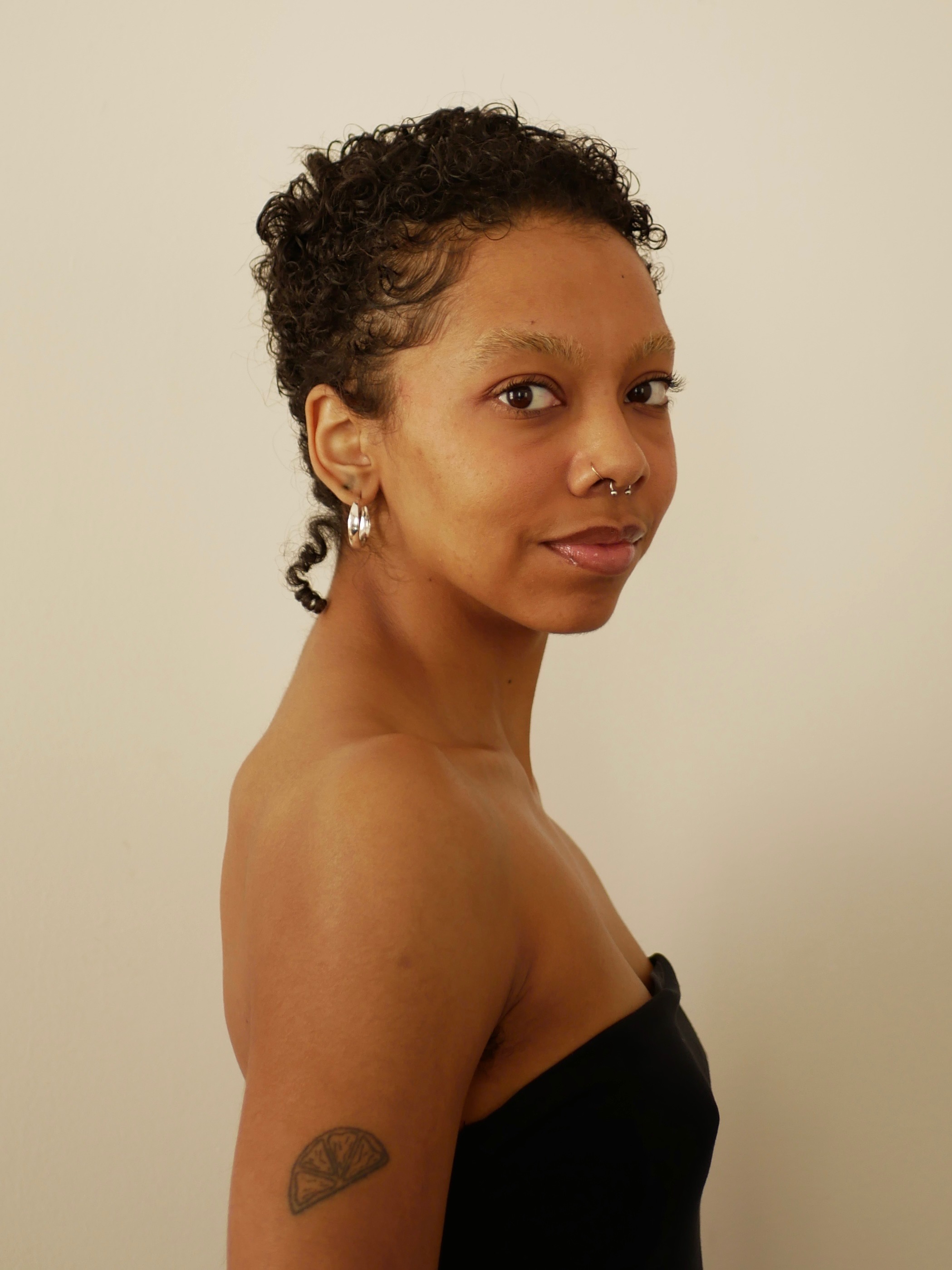 Brown women in a tube, with black curly hair