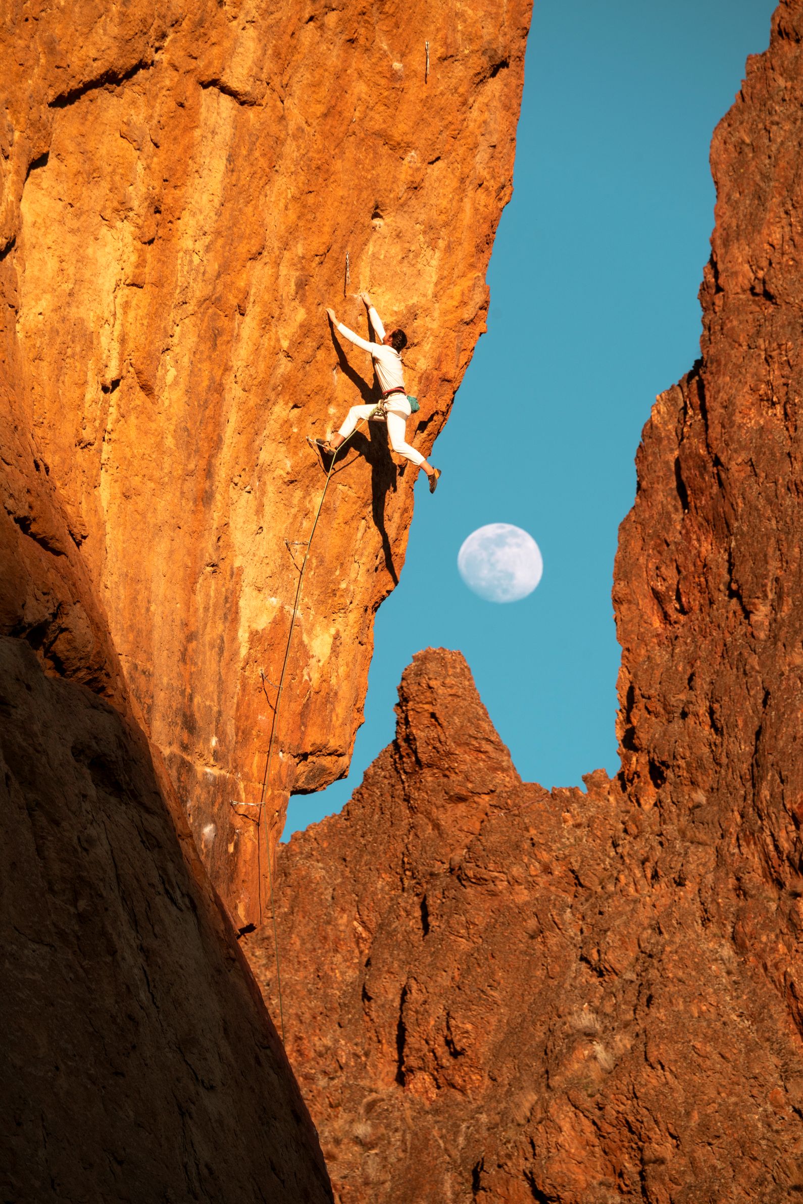 Mira Capicchioni on Time to Power, Smith Rock, photo by Jules Jimreivat 