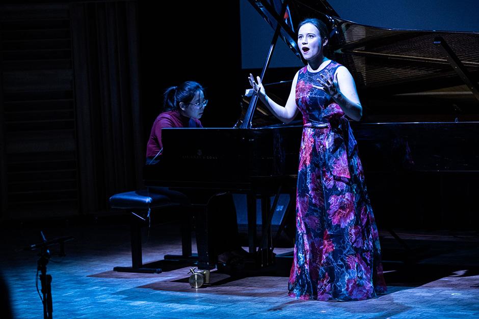 Claire Latosinsky, voice; Futian Yao, piano. Photo by Rita Taylor, Banff Centre 2022. 