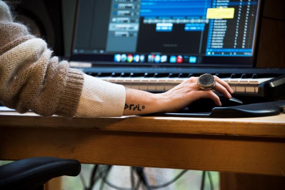 iskwé works in the studio iskwé works in the studio