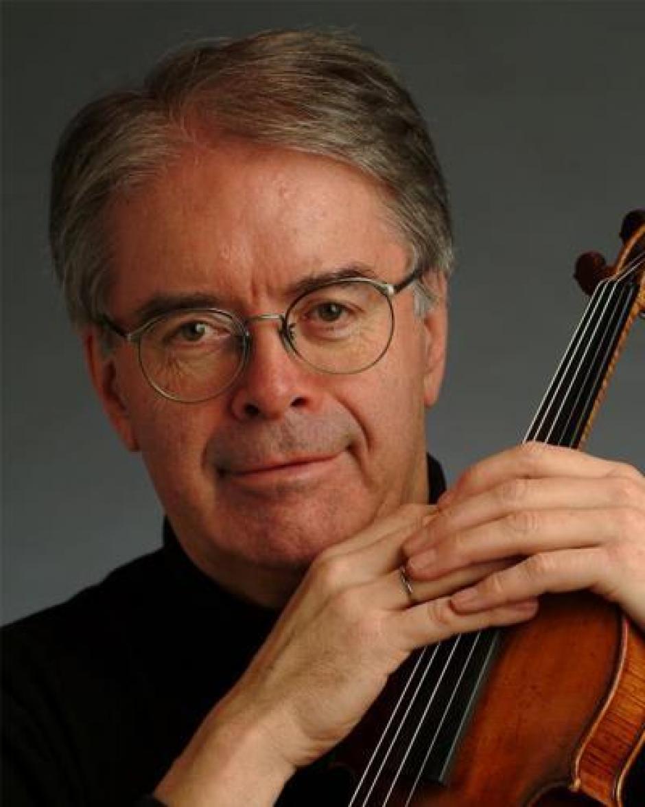 Head Shot of Violinist Andrew Strad