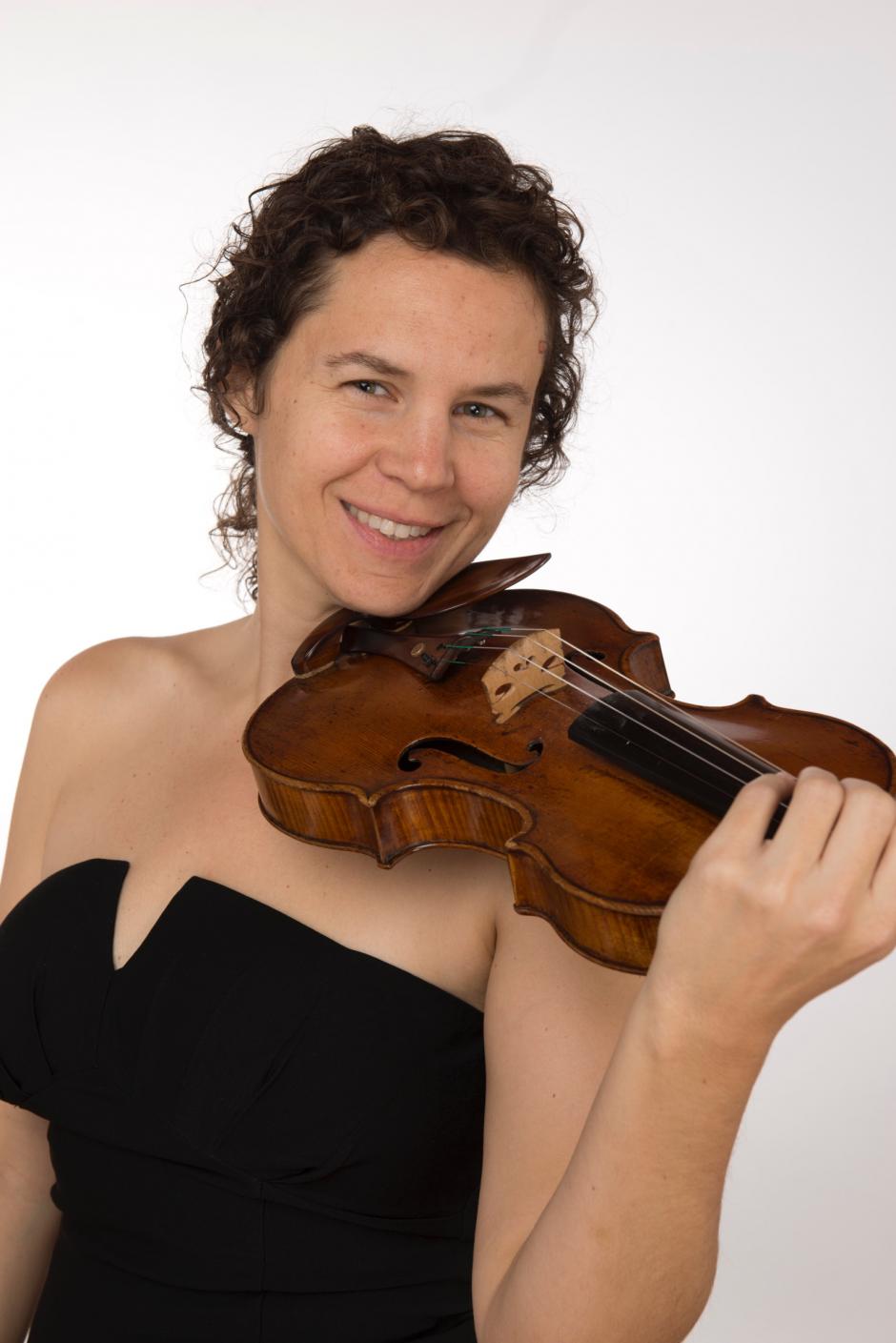 Jennifer Curtis holding violin - Banff Centre Ensemble Evolution 2018 faculty 