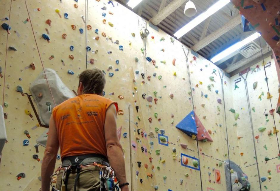 Route setting in the climbing gym
