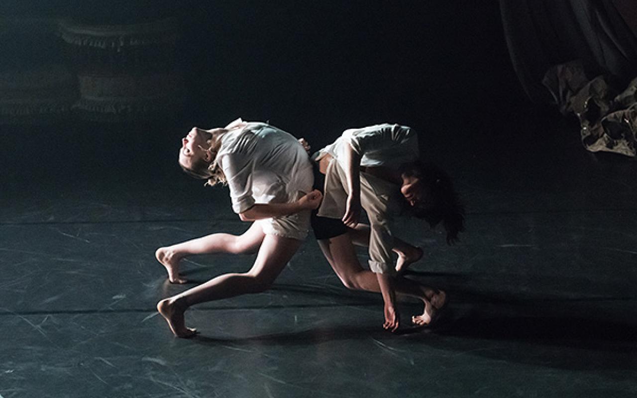 PLAY DEAD by People Watching, photo by Alexander Galliez