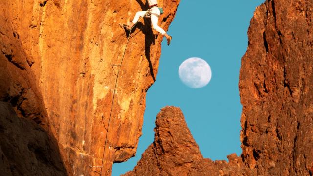 Mira Capicchioni on Time to Power, Smith Rock, photo by Jules Jimreivat 