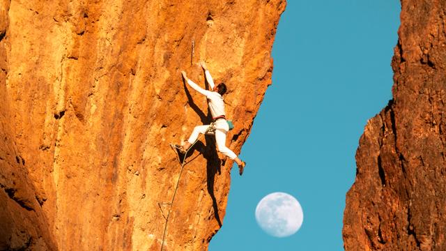 Mira Capicchioni, Smith Rock State Park, Oregon, photo by Jules Jimreivat