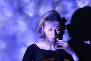 Nina Vanhoenacker musician