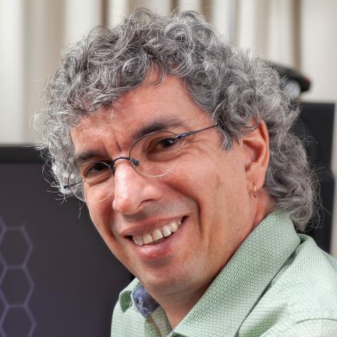 Headshot of Darío Peñaloza