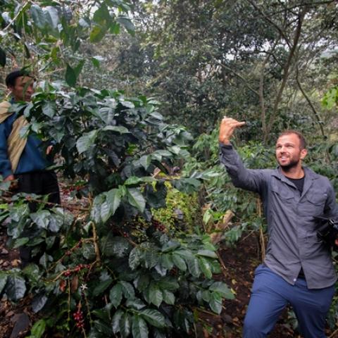 Eric Ebner filming coffee farmers in the Amazon rainforest © Aaron Ebner