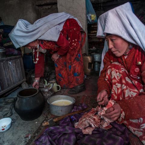 2 Afghan Krygyz women preparing food © Beth Wald