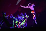 13 TONGUES. Performed by Cloud Gate Dance Theatre of Taiwan. Photo by LIU Chen-hsiang